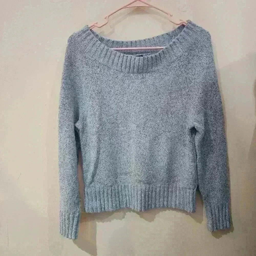 277. Carolyn  Taylor  heather gray long sleeve slightly cropped Size medium - Picture 2 of 5